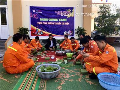 Truyền tải điện Kon Tum: Tặng 100 cặp bánh chưng cho các gia đình là cán bộ, công nhân viên đón Tết Nguyên đán Ất Tỵ.