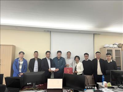 Công đoàn NPTS tổ chức thăm hỏi, tặng quà người lao động trong đơn vị và người lao động đã nghỉ hưu nhân dịp Tết nguyên đán Ất Tỵ năm 2025. 